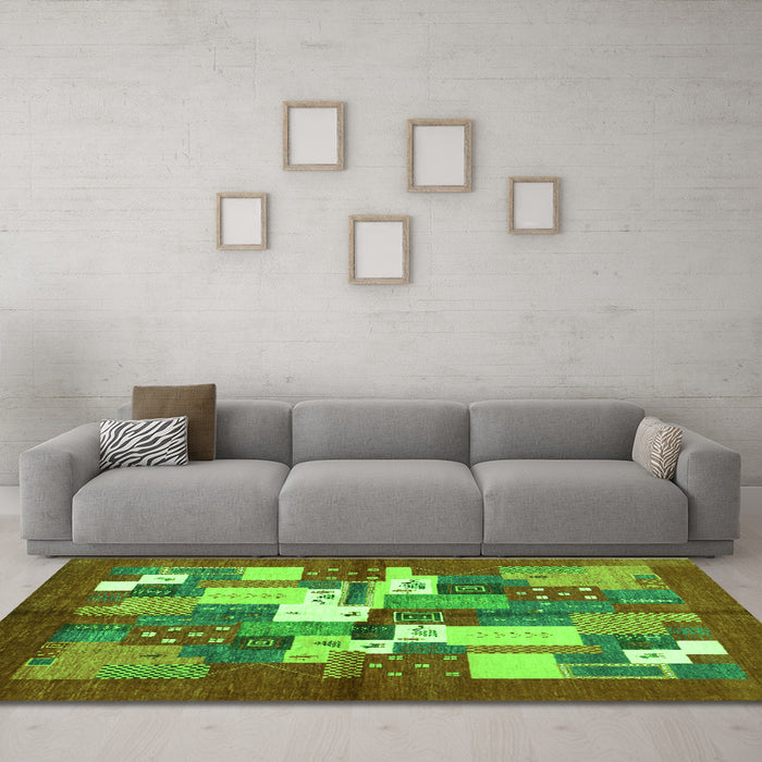 Machine Washable Abstract Green Contemporary Area Rugs in a Living Room,, wshcon1577grn