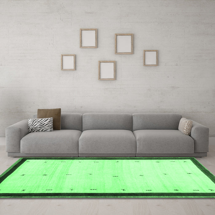 Machine Washable Solid Emerald Green Modern Area Rugs in a Living Room,, wshcon1580emgrn