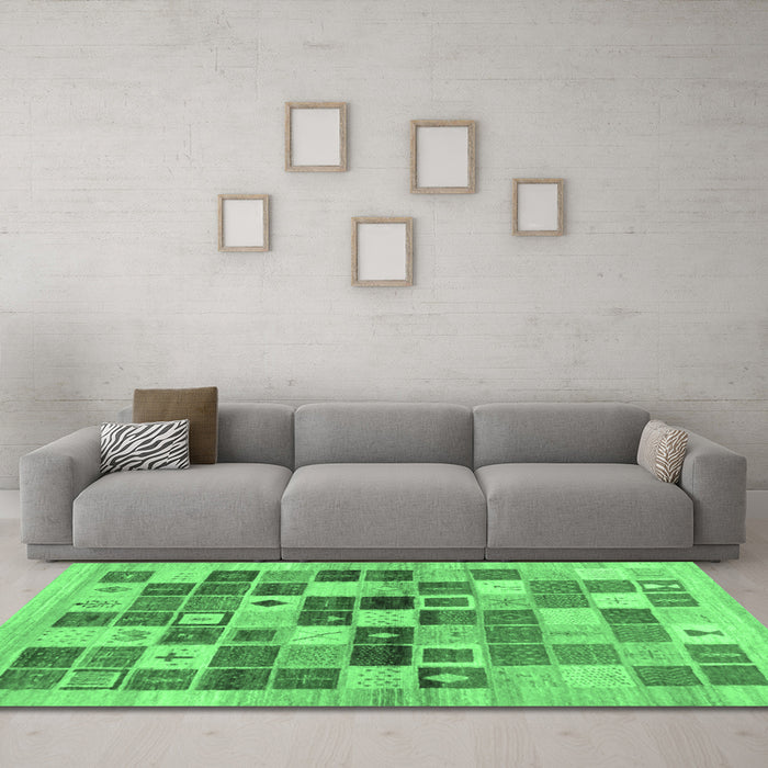 Machine Washable Abstract Emerald Green Contemporary Area Rugs in a Living Room,, wshcon1581emgrn