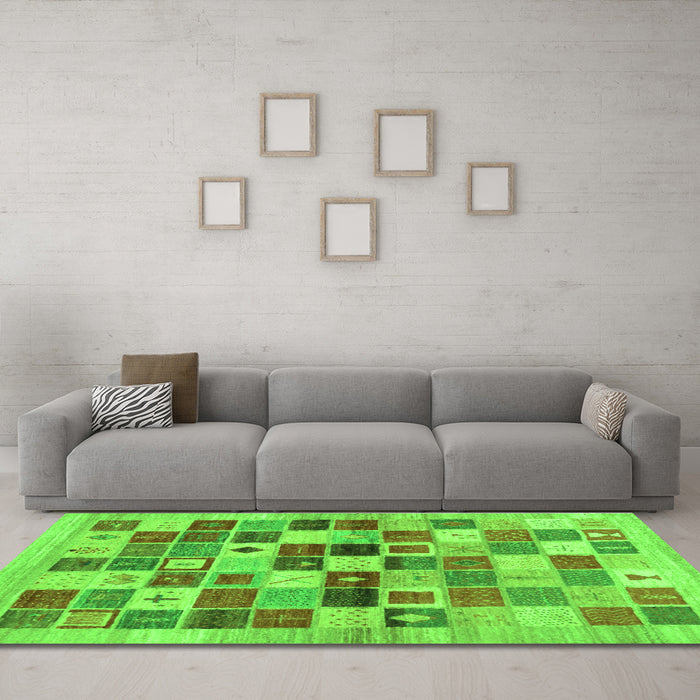 Machine Washable Abstract Green Contemporary Area Rugs in a Living Room,, wshcon1581grn
