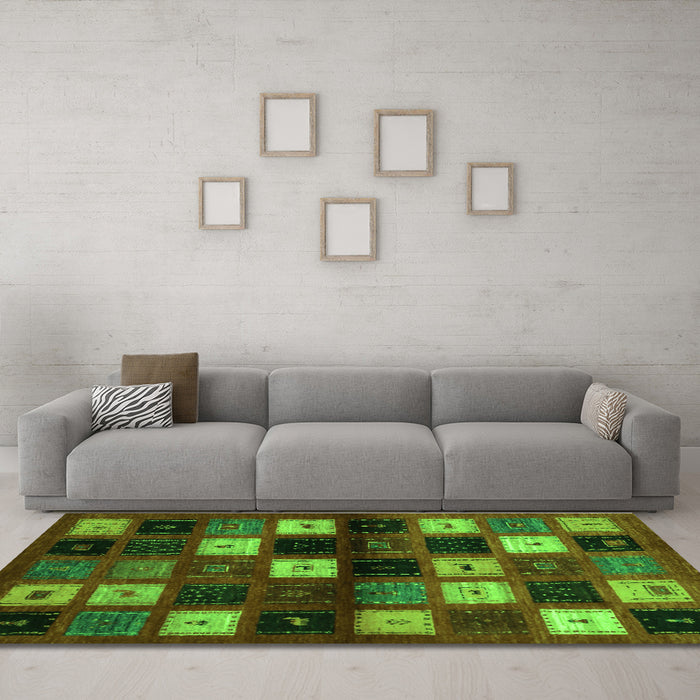 Machine Washable Abstract Green Contemporary Area Rugs in a Living Room,, wshcon1582grn