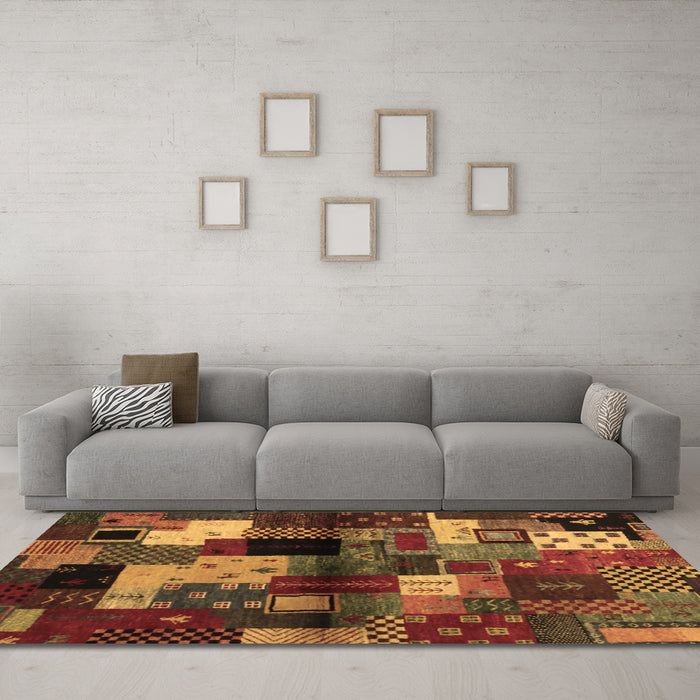 Machine Washable Abstract Brown Contemporary Rug in a Living Room,, wshcon1584brn