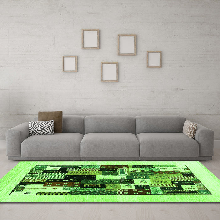 Machine Washable Abstract Green Contemporary Area Rugs in a Living Room,, wshcon1596grn
