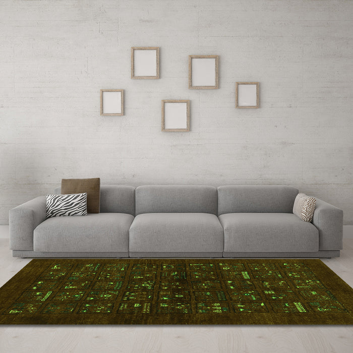 Machine Washable Abstract Green Contemporary Area Rugs in a Living Room,, wshcon1600grn