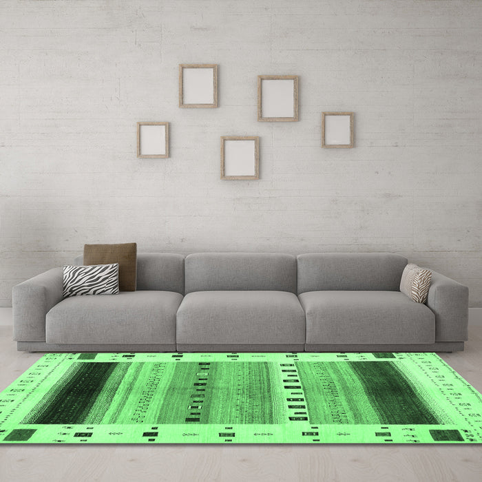 Machine Washable Solid Emerald Green Modern Area Rugs in a Living Room,, wshcon1606emgrn