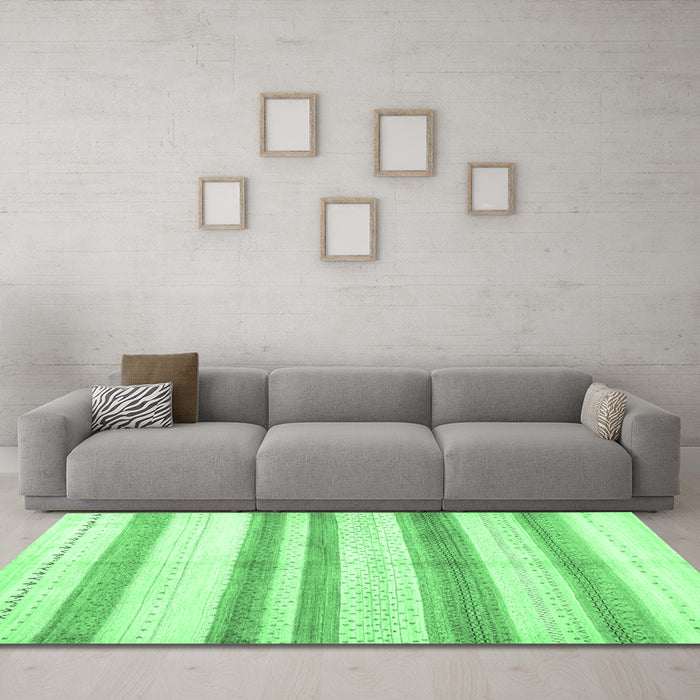 Machine Washable Solid Emerald Green Modern Area Rugs in a Living Room,, wshcon1611emgrn