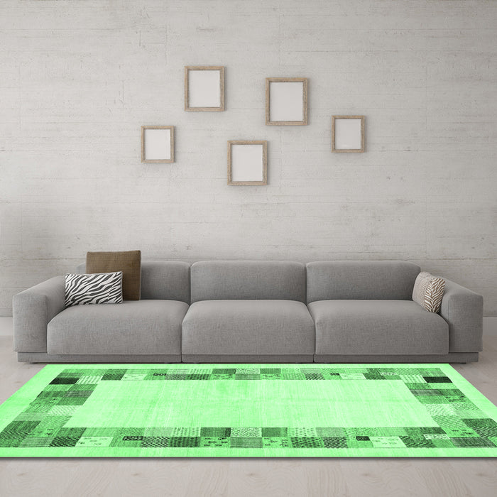 Machine Washable Solid Emerald Green Modern Area Rugs in a Living Room,, wshcon1613emgrn