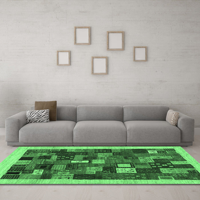 Machine Washable Abstract Emerald Green Contemporary Area Rugs in a Living Room,, wshcon1615emgrn
