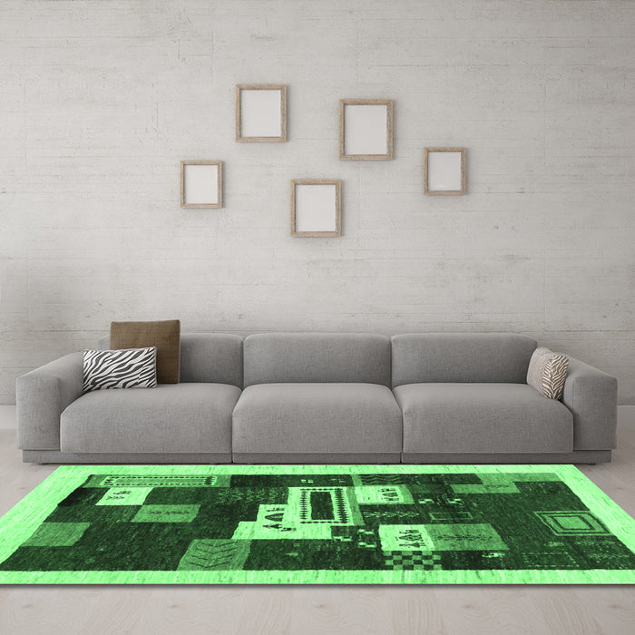 Machine Washable Abstract Emerald Green Contemporary Area Rugs in a Living Room,, wshcon1622emgrn