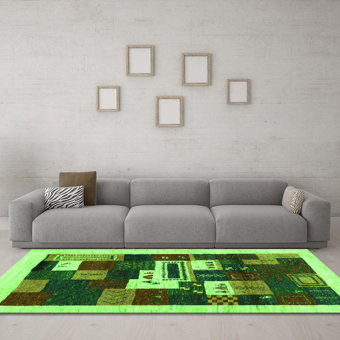 Machine Washable Abstract Green Contemporary Area Rugs in a Living Room,, wshcon1622grn