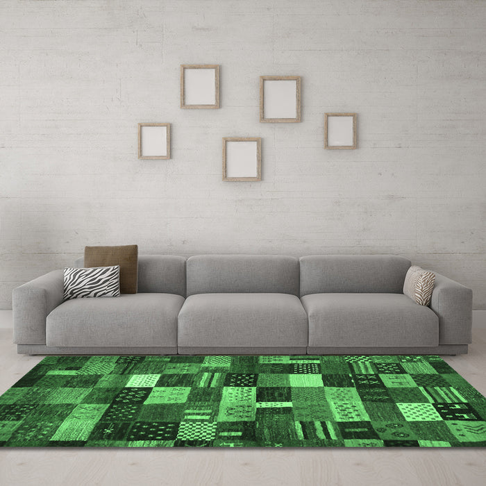 Machine Washable Abstract Emerald Green Contemporary Area Rugs in a Living Room,, wshcon1624emgrn