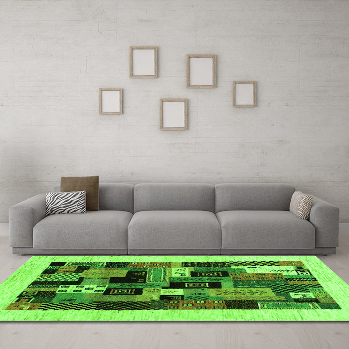 Machine Washable Abstract Green Contemporary Area Rugs in a Living Room,, wshcon1625grn