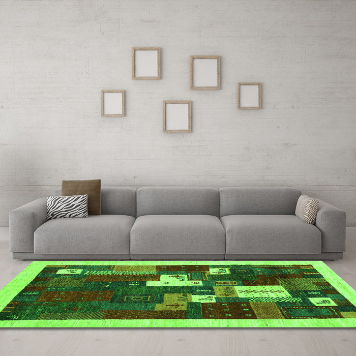 Machine Washable Abstract Green Contemporary Area Rugs in a Living Room,, wshcon1626grn
