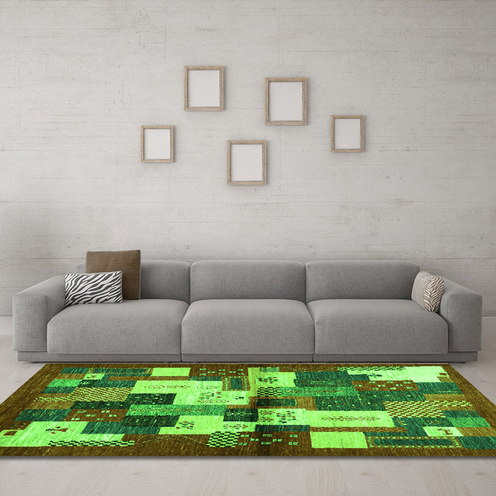Machine Washable Abstract Green Contemporary Area Rugs in a Living Room,, wshcon1627grn