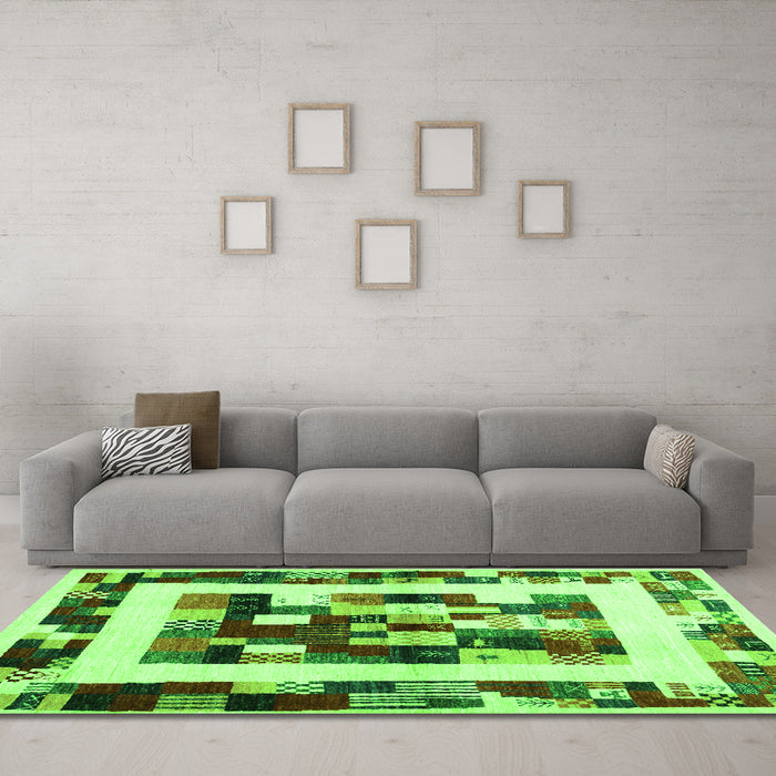Machine Washable Abstract Green Contemporary Area Rugs in a Living Room,, wshcon1629grn