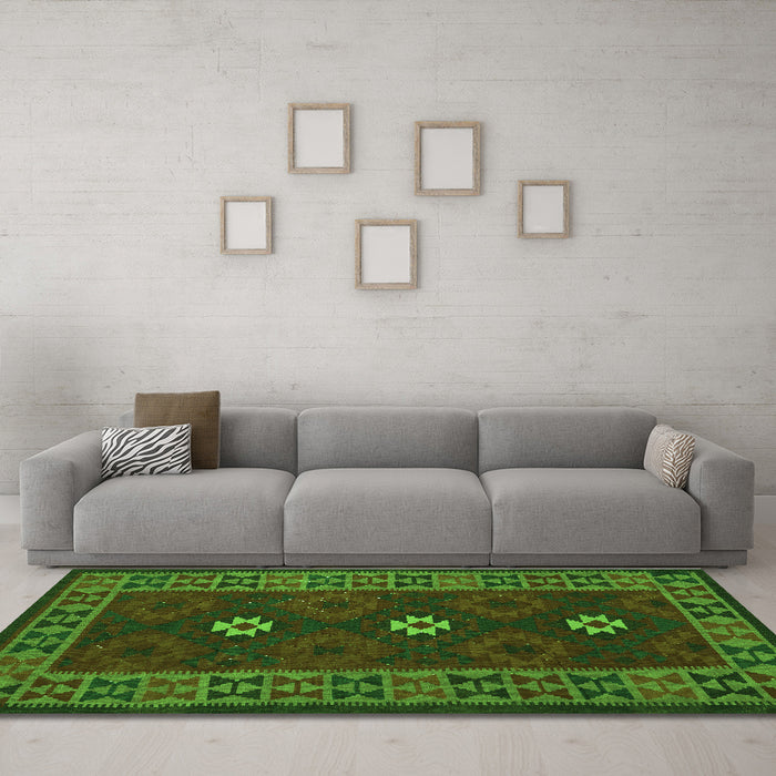 Machine Washable Oriental Green Traditional Area Rugs in a Living Room,, wshcon1630grn