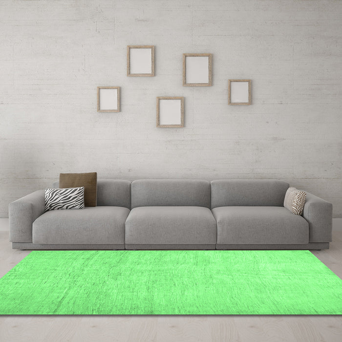 Machine Washable Solid Emerald Green Modern Area Rugs in a Living Room,, wshcon1631emgrn