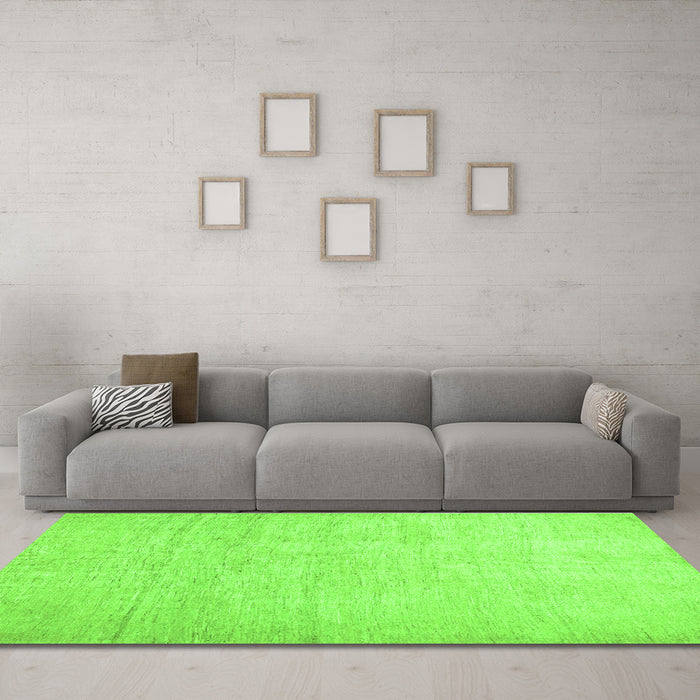 Machine Washable Solid Green Modern Area Rugs in a Living Room,, wshcon1631grn