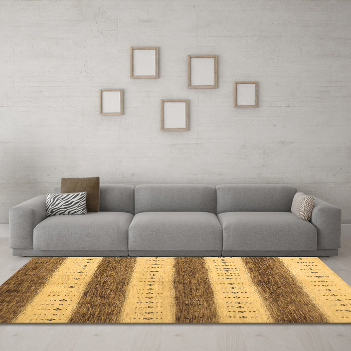 Machine Washable Abstract Brown Contemporary Rug in a Living Room,, wshcon1632brn