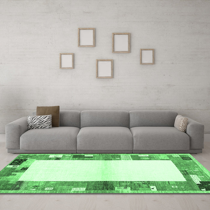 Machine Washable Solid Emerald Green Modern Area Rugs in a Living Room,, wshcon1634emgrn