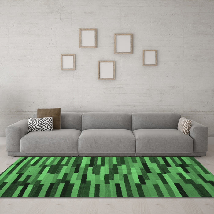 Machine Washable Oriental Emerald Green Traditional Area Rugs in a Living Room,, wshcon1642emgrn