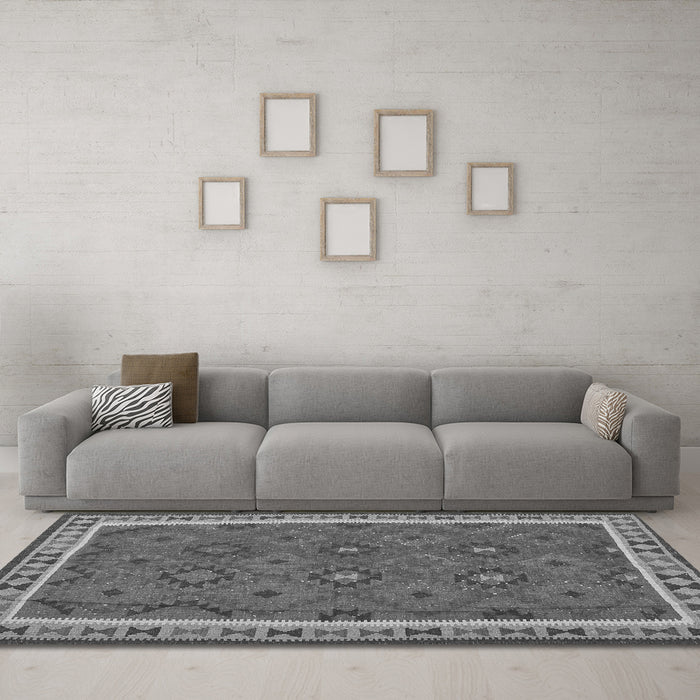 Machine Washable Oriental Gray Traditional Rug in a Living Room,, wshcon1645gry