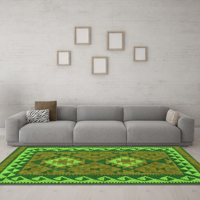 Machine Washable Oriental Green Traditional Area Rugs in a Living Room,, wshcon1646grn