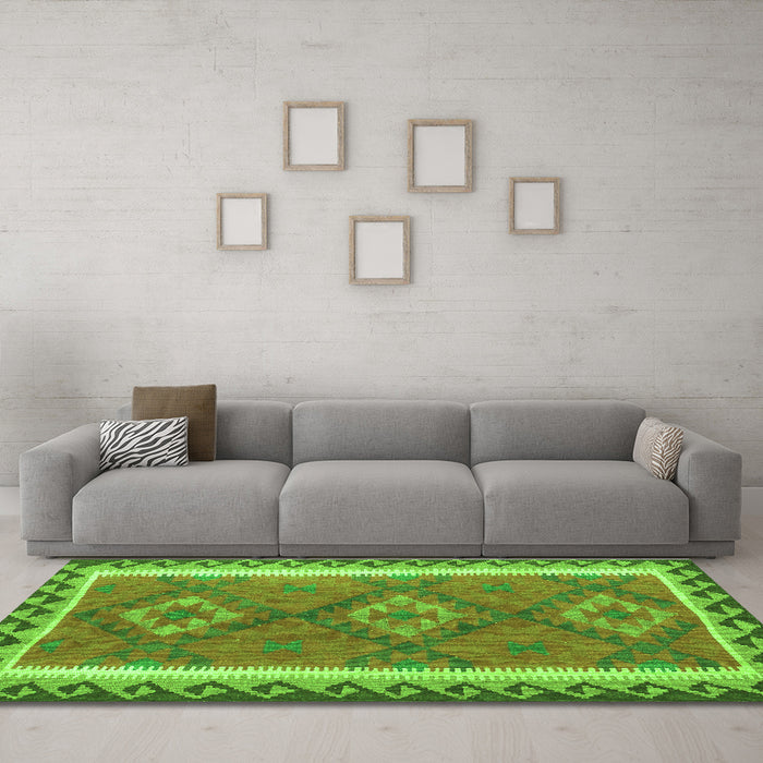 Machine Washable Oriental Green Traditional Area Rugs in a Living Room,, wshcon1647grn
