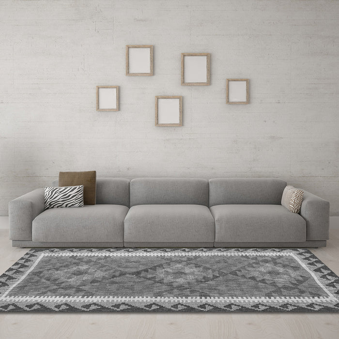 Machine Washable Oriental Gray Traditional Rug in a Living Room,, wshcon1647gry