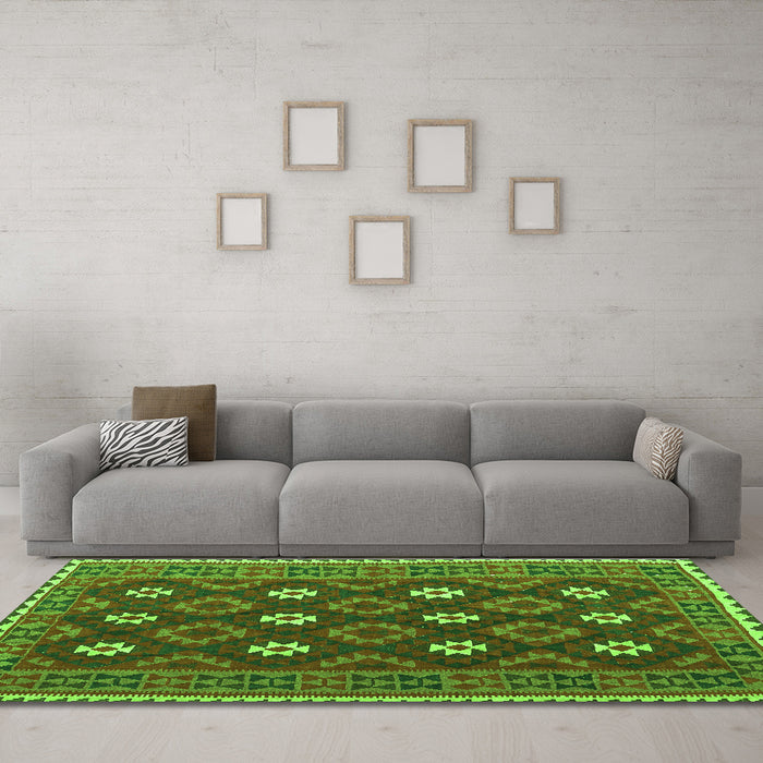 Machine Washable Oriental Green Traditional Area Rugs in a Living Room,, wshcon1650grn