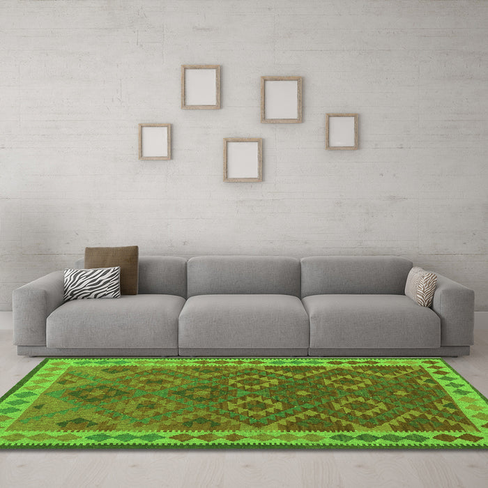 Machine Washable Oriental Green Traditional Area Rugs in a Living Room,, wshcon1654grn