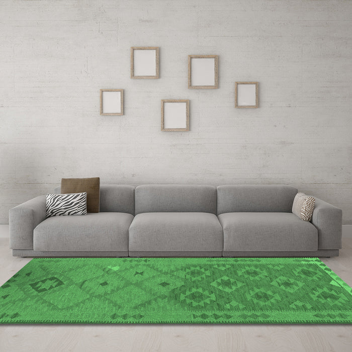 Machine Washable Oriental Emerald Green Traditional Area Rugs in a Living Room,, wshcon1656emgrn