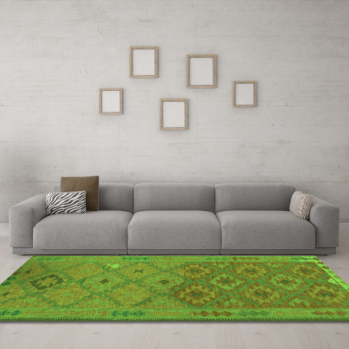 Machine Washable Oriental Green Traditional Area Rugs in a Living Room,, wshcon1656grn