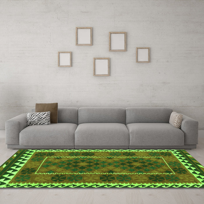 Machine Washable Oriental Green Traditional Area Rugs in a Living Room,, wshcon1657grn
