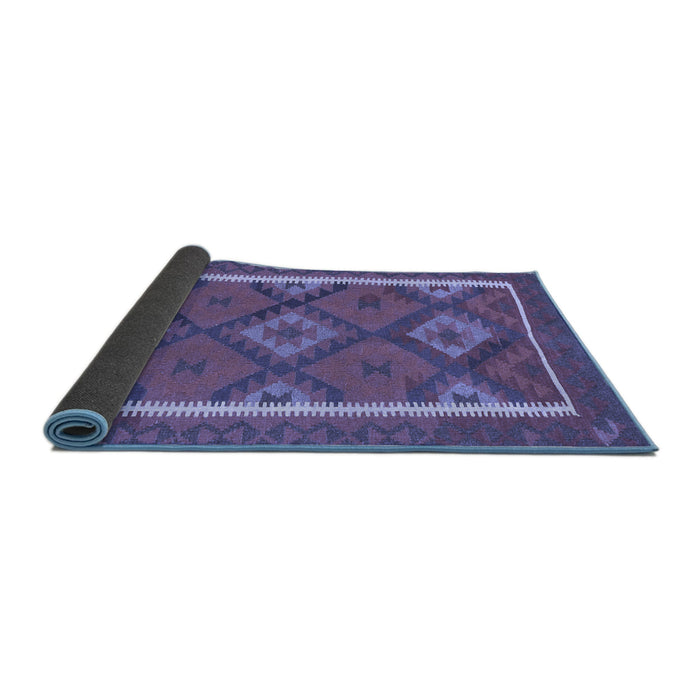 Sideview of Oriental Blue Traditional Rug, con1659blu
