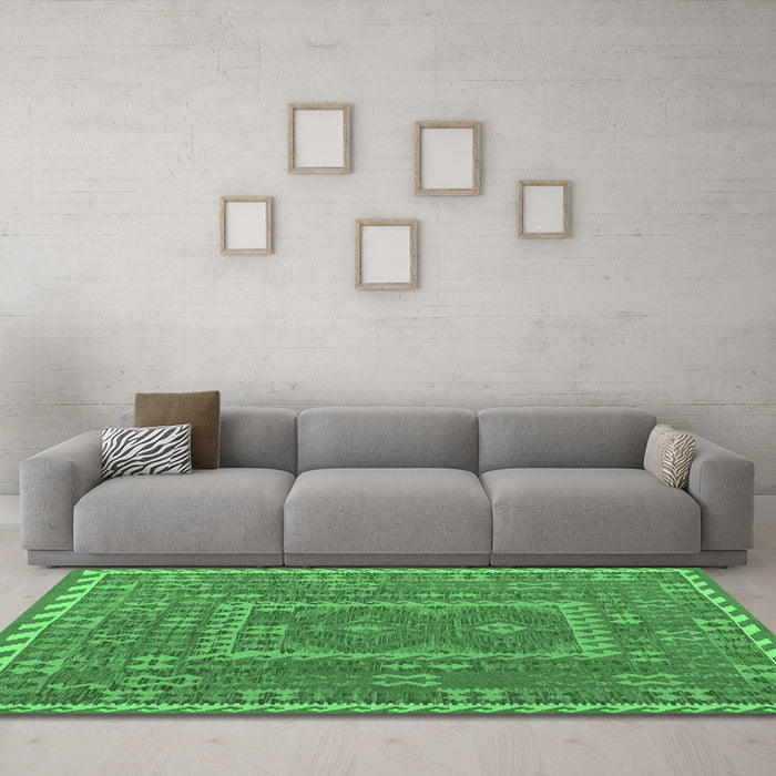 Machine Washable Oriental Emerald Green Traditional Area Rugs in a Living Room,, wshcon1662emgrn