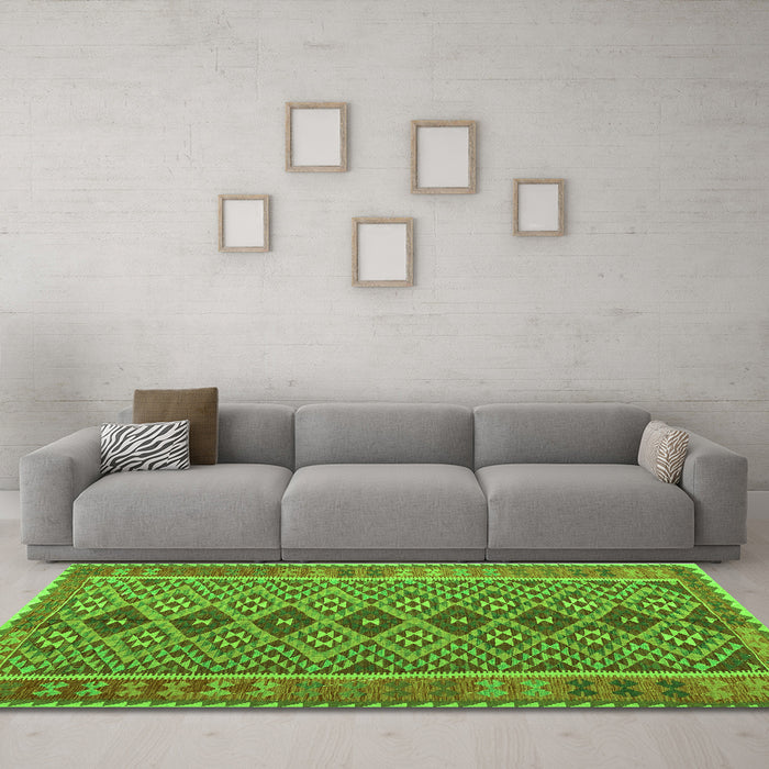 Machine Washable Oriental Green Traditional Area Rugs in a Living Room,, wshcon1665grn