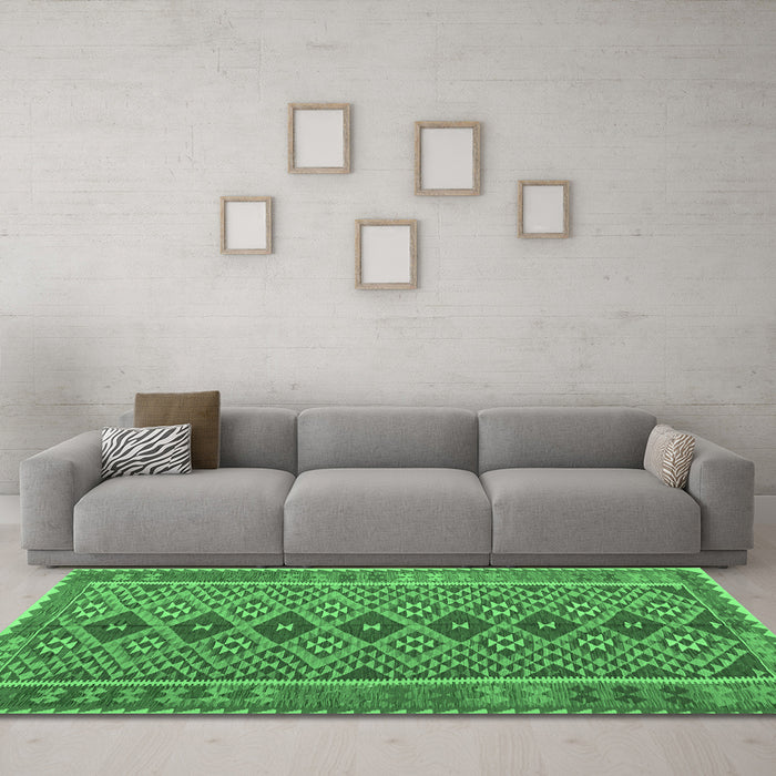 Machine Washable Oriental Emerald Green Traditional Area Rugs in a Living Room,, wshcon1665emgrn