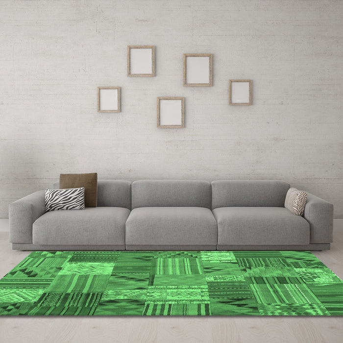 Machine Washable Patchwork Emerald Green Transitional Area Rugs in a Living Room,, wshcon1667emgrn