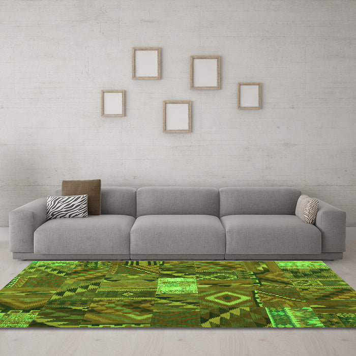 Machine Washable Patchwork Green Transitional Area Rugs in a Living Room,, wshcon1668grn