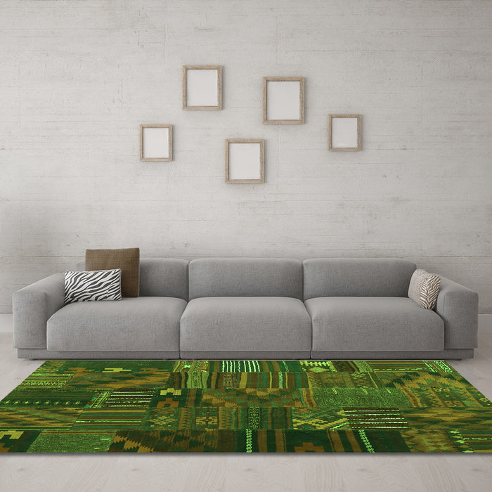 Machine Washable Patchwork Green Transitional Area Rugs in a Living Room,, wshcon1669grn
