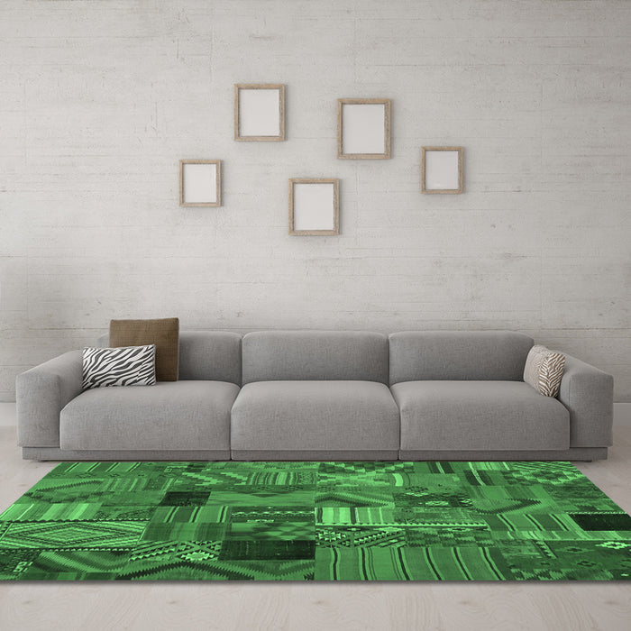 Machine Washable Patchwork Emerald Green Transitional Area Rugs in a Living Room,, wshcon1670emgrn