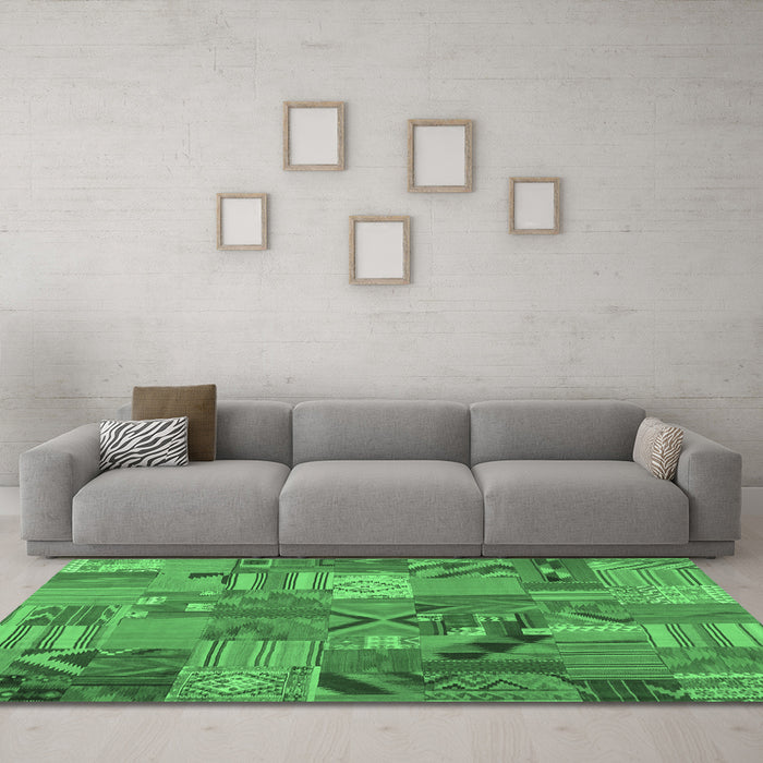 Machine Washable Patchwork Emerald Green Transitional Area Rugs in a Living Room,, wshcon1671emgrn