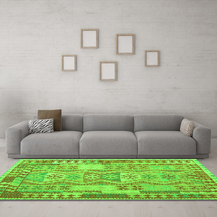 Machine Washable Abstract Green Contemporary Area Rugs in a Living Room,, wshcon1672grn