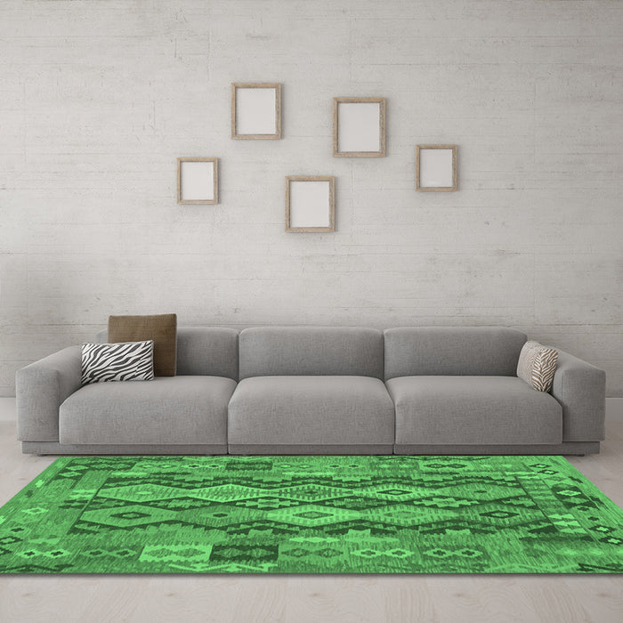 Machine Washable Oriental Emerald Green Traditional Area Rugs in a Living Room,, wshcon1674emgrn