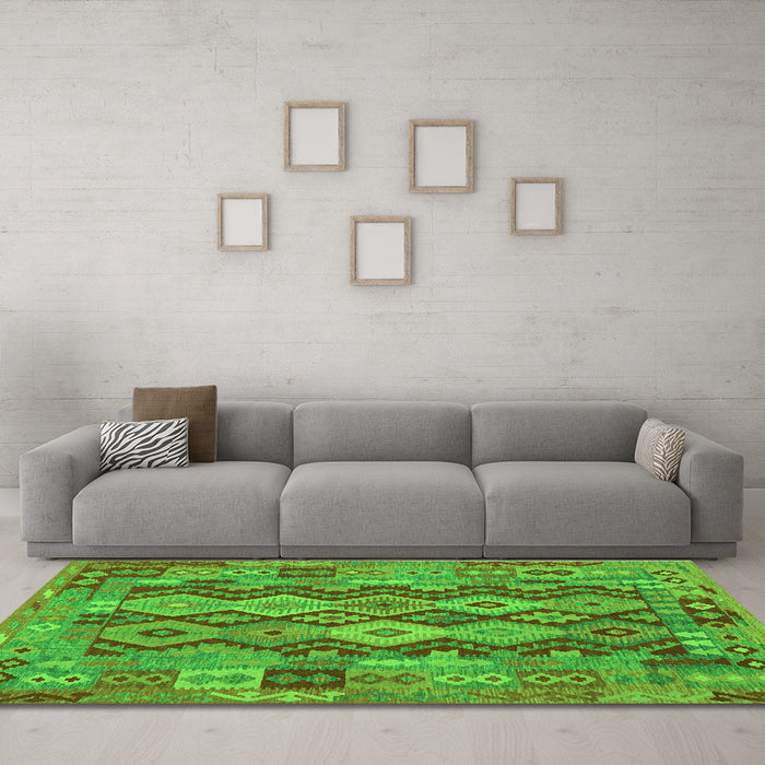 Machine Washable Oriental Green Traditional Area Rugs in a Living Room,, wshcon1674grn