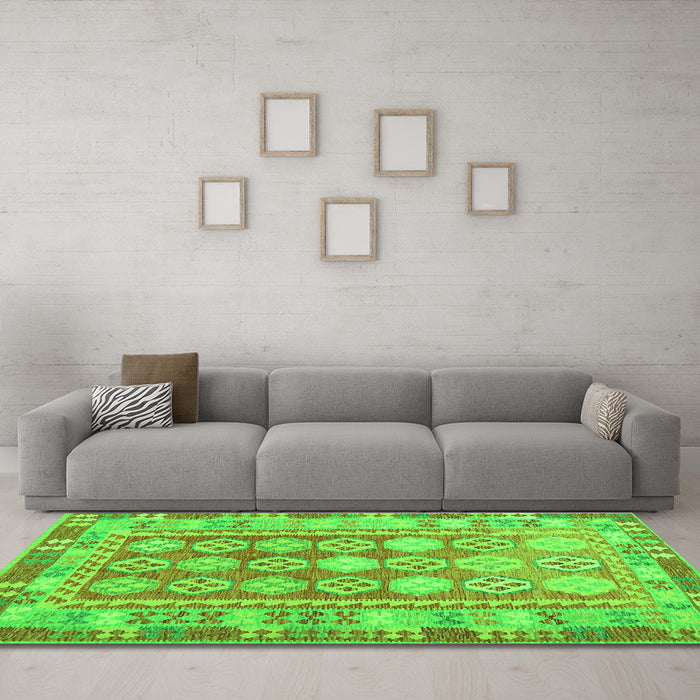 Machine Washable Oriental Green Traditional Area Rugs in a Living Room,, wshcon1678grn