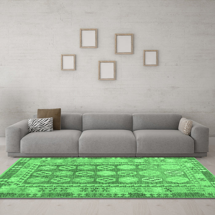 Machine Washable Oriental Emerald Green Traditional Area Rugs in a Living Room,, wshcon1678emgrn