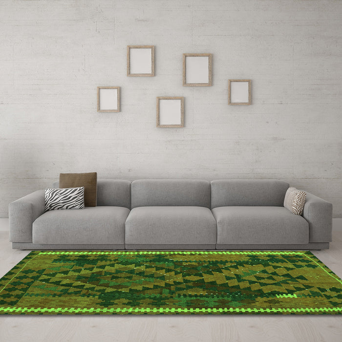Machine Washable Oriental Green Traditional Area Rugs in a Living Room,, wshcon1691grn