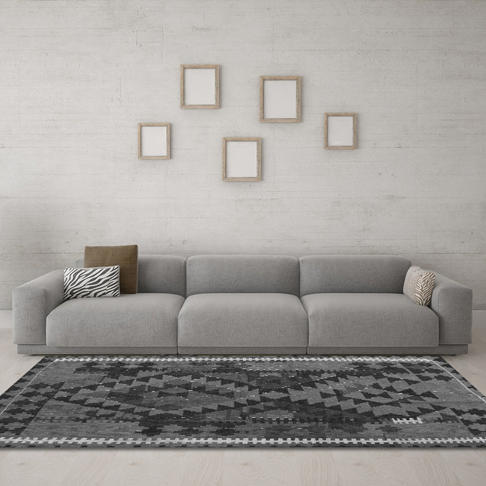 Machine Washable Oriental Gray Traditional Rug in a Living Room,, wshcon1691gry